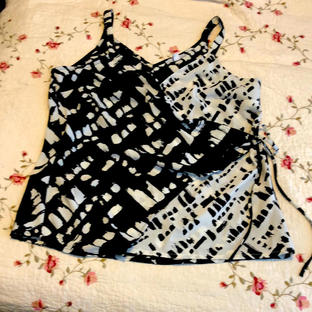 Halston wrap front tank Sz med